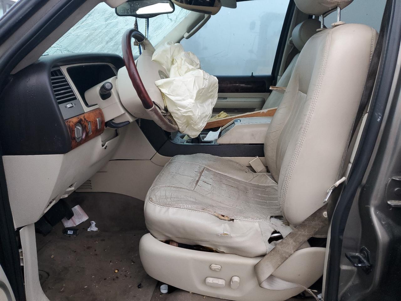 2003 Lincoln Navigator - Image 7