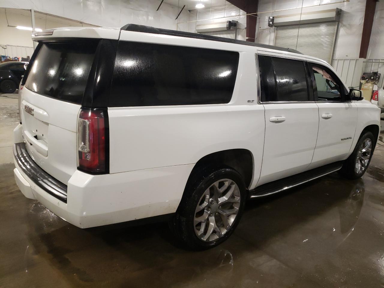 VIN 1GKS2GKC0JR185817 2018 GMC YUKON no.3