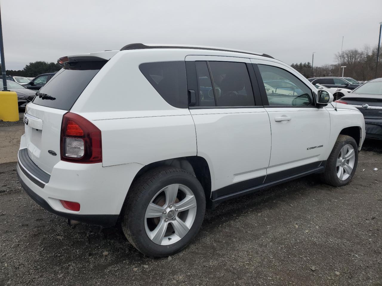 VIN 1C4NJCEA7FD210750 2015 JEEP COMPASS no.3