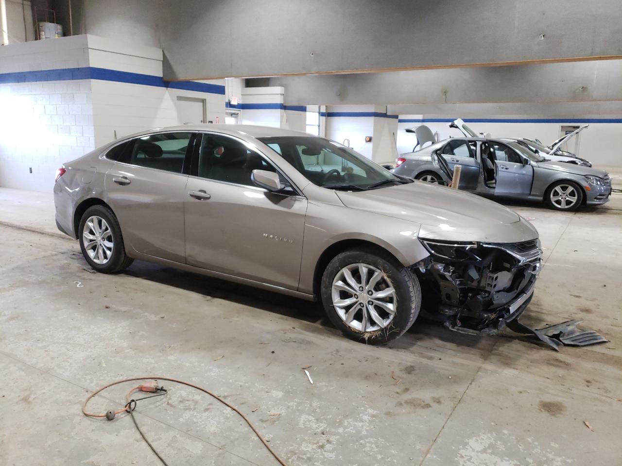 2023 Chevrolet Malibu - Image 4