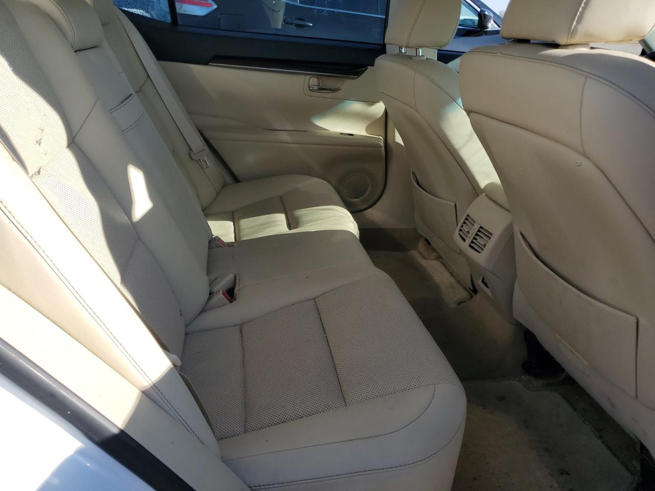 2014 Lexus ES - Image 10