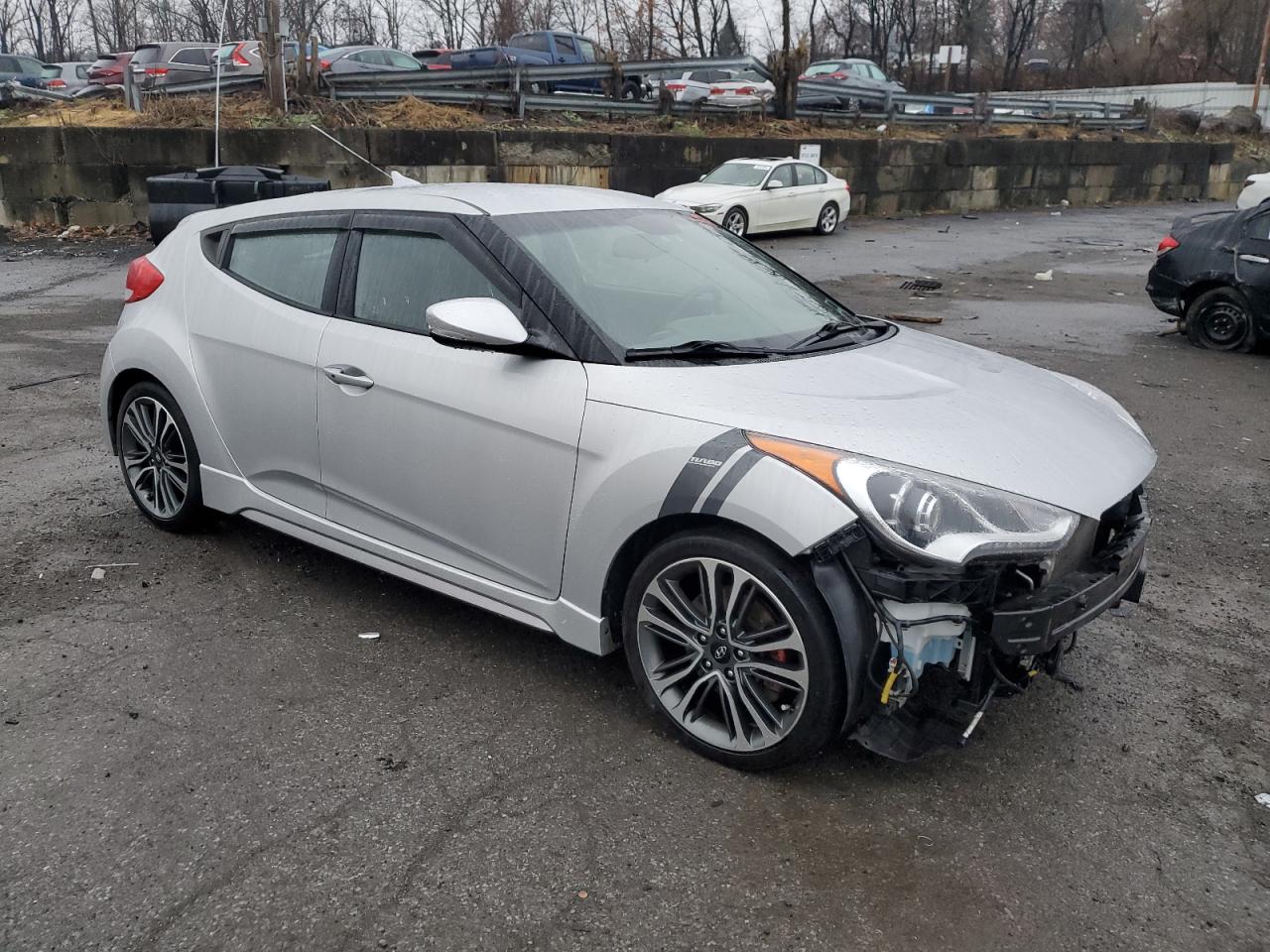 2016 Hyundai Veloster - Image 4