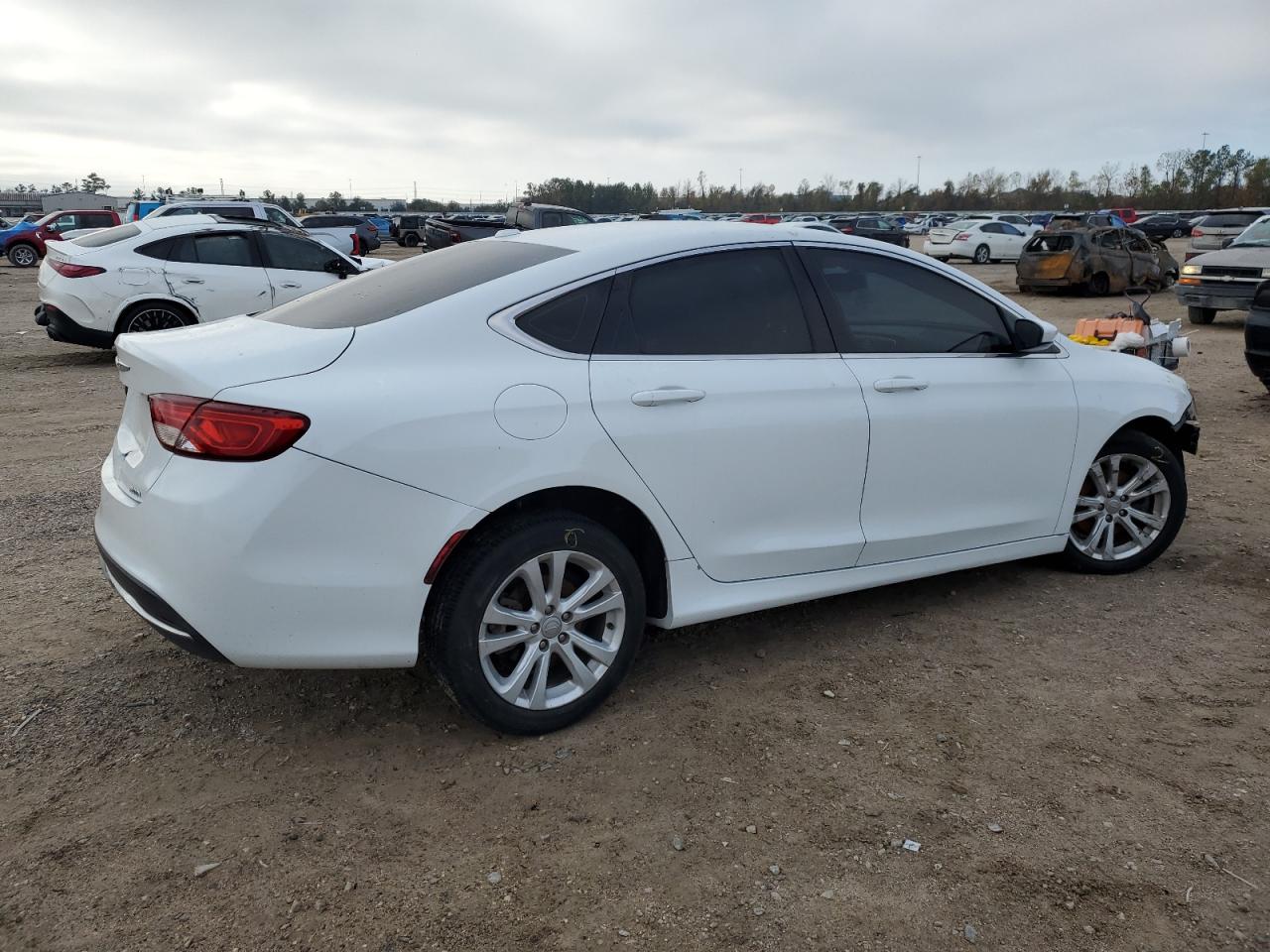 VIN 1C3CCCAB9FN659474 2015 CHRYSLER 200 no.3