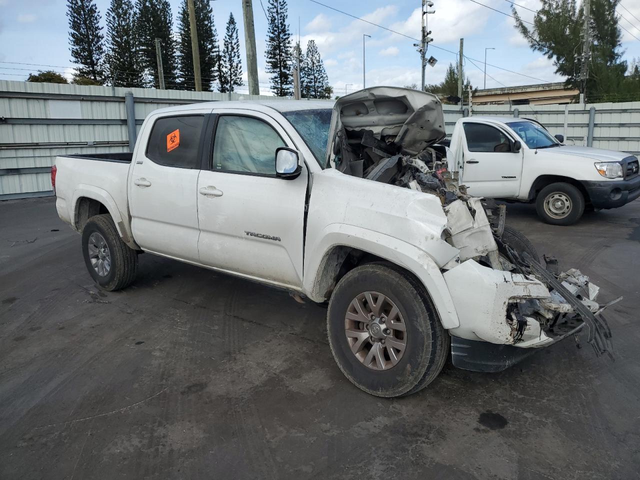 VIN 5TFAZ5CN1HX049385 2017 TOYOTA TACOMA no.4