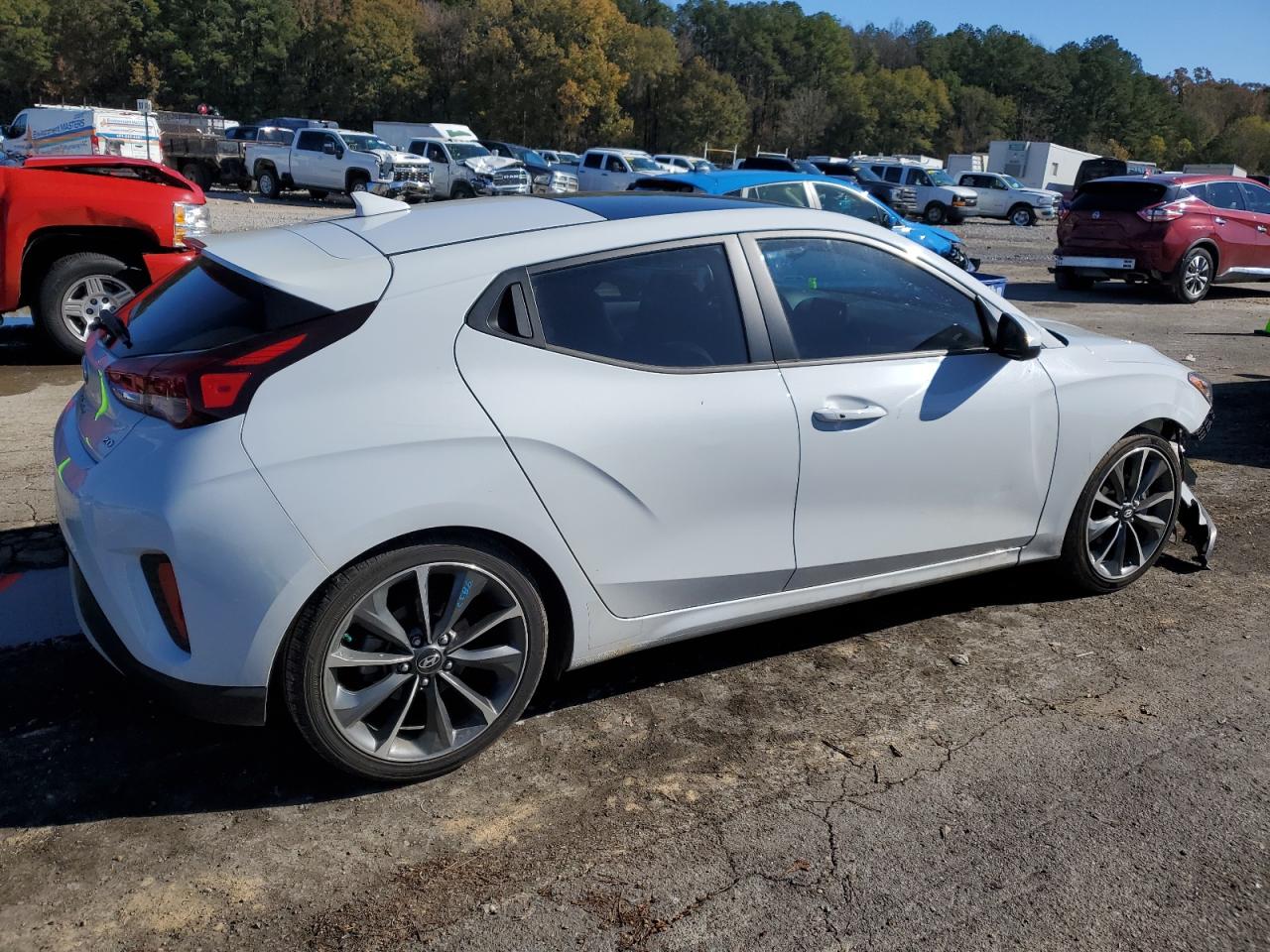 2019 Hyundai Veloster - Image 3
