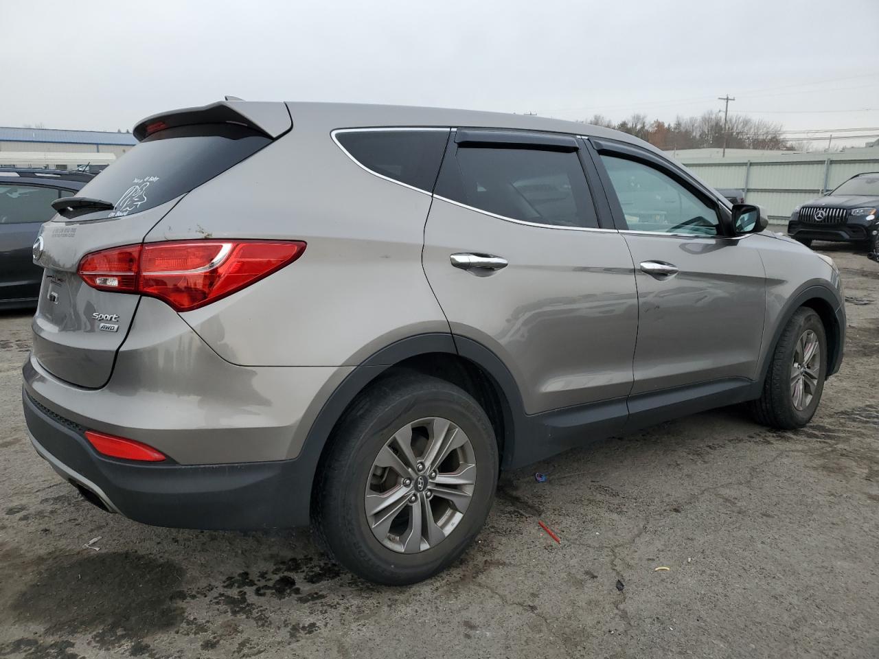 2016 Hyundai Santa Fe - Image 3