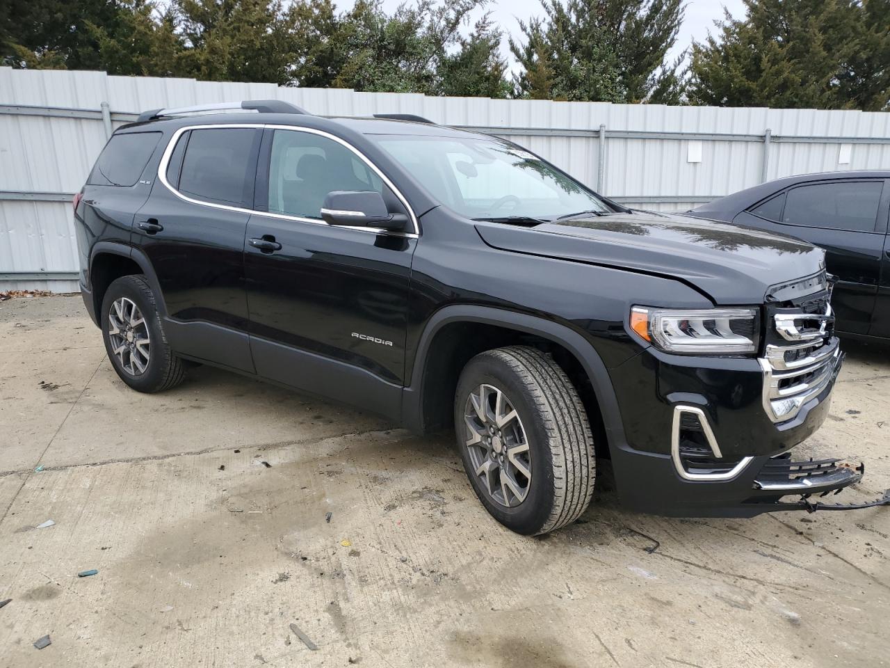 2022 GMC Acadia - Image 4