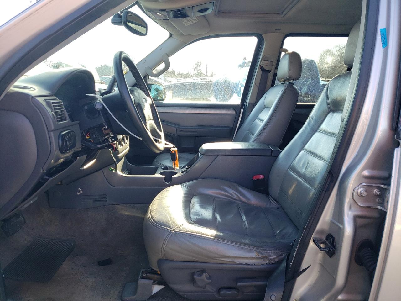 2004 Ford Explorer - Image 7