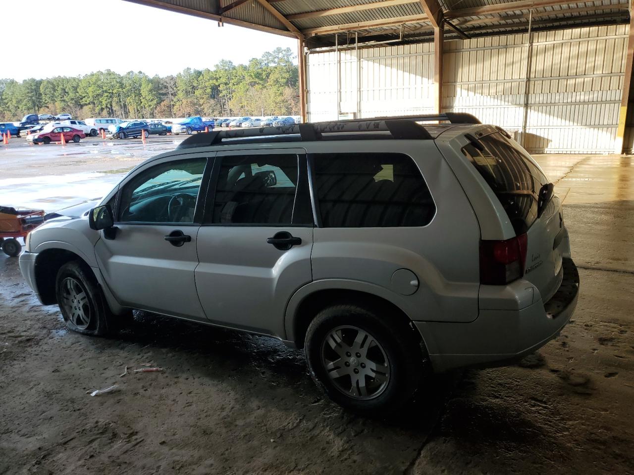 2007 Mitsubishi Endeavor - Image 2