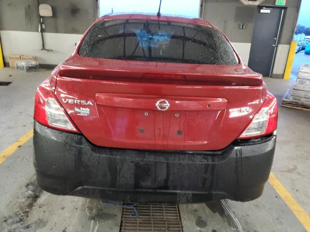  NISSAN VERSA 2018 Czerwony