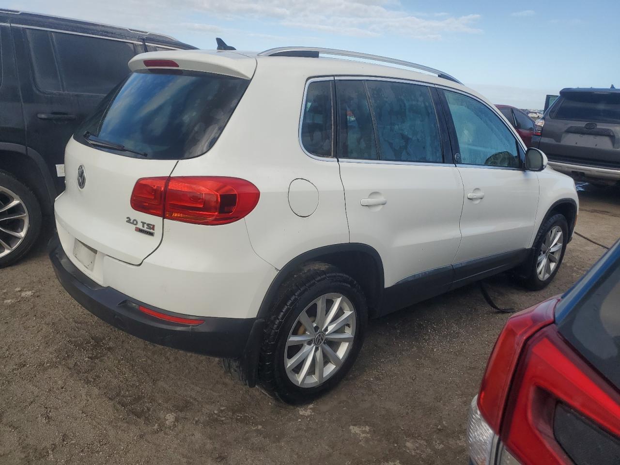 2017 Volkswagen Tiguan - Image 3