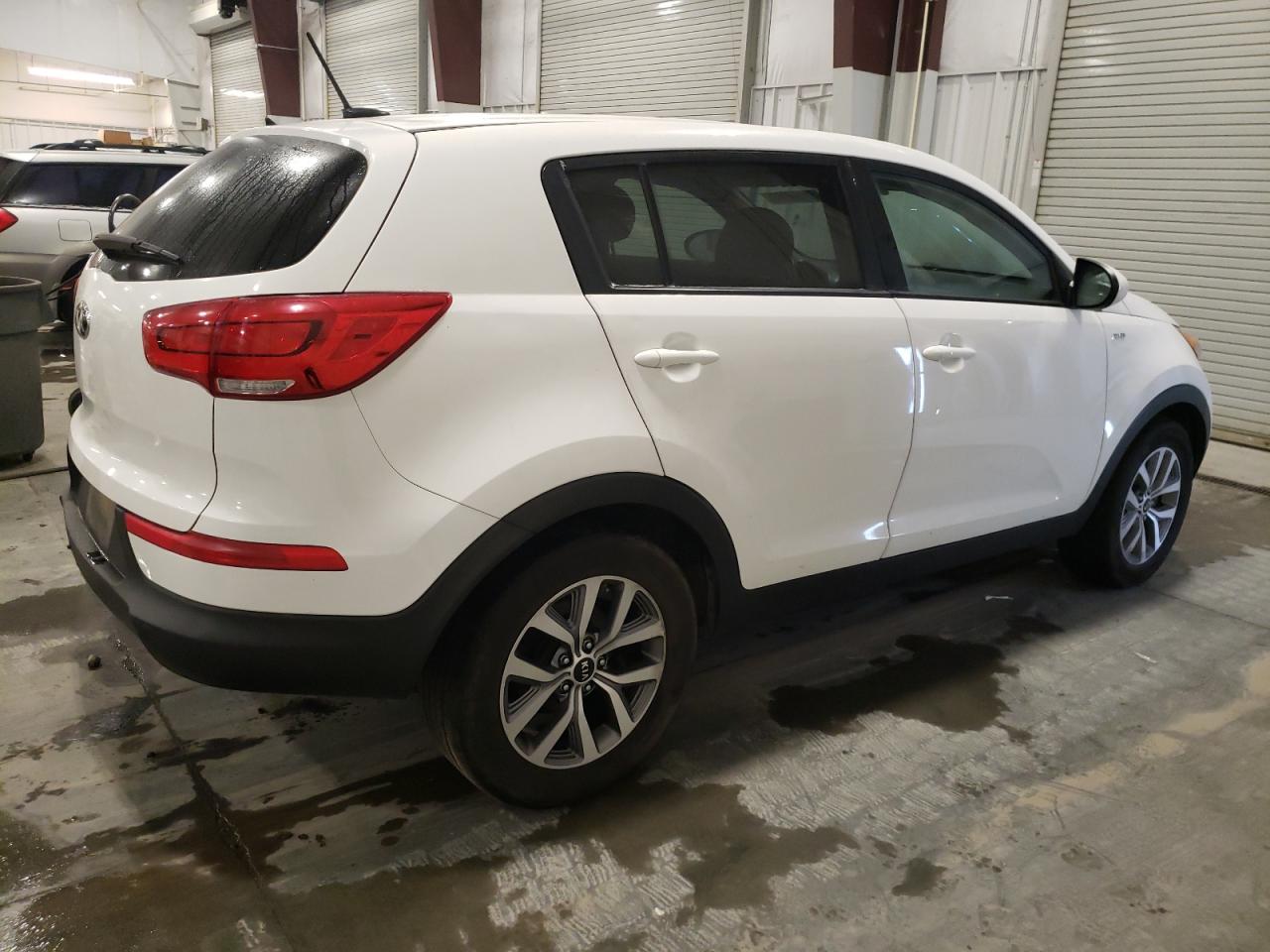 VIN KNDPBCAC9G7876988 2016 KIA SPORTAGE no.3