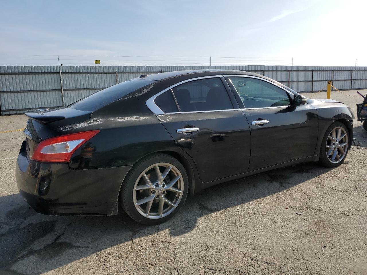 2010 Nissan Maxima - Image 3