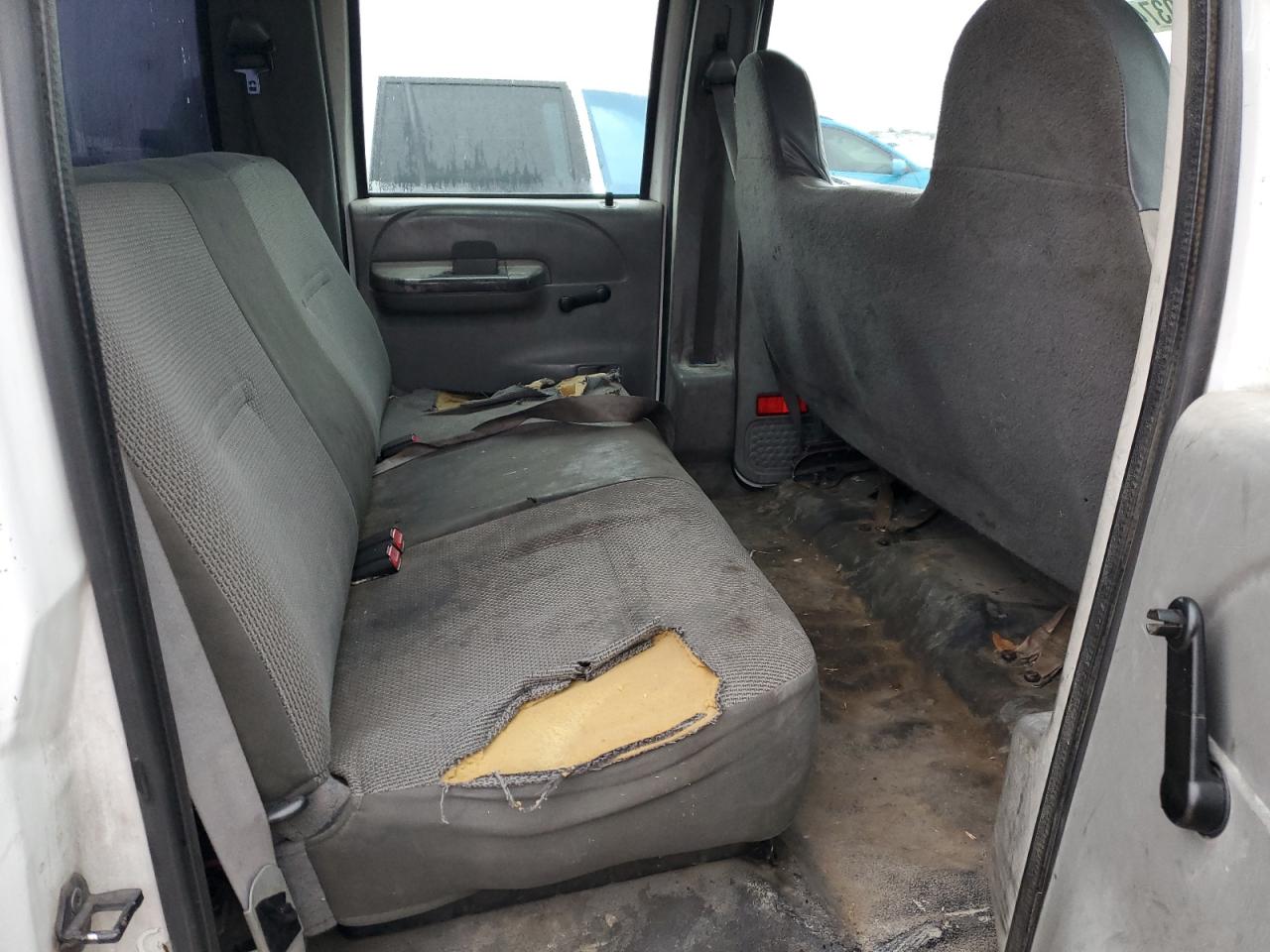 2004 Ford F250 - Image 10