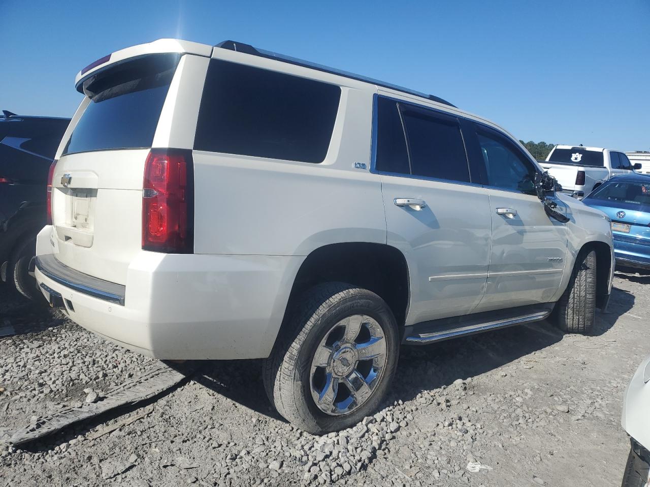 VIN 1GNSCCKC7FR255085 2015 CHEVROLET TAHOE no.3