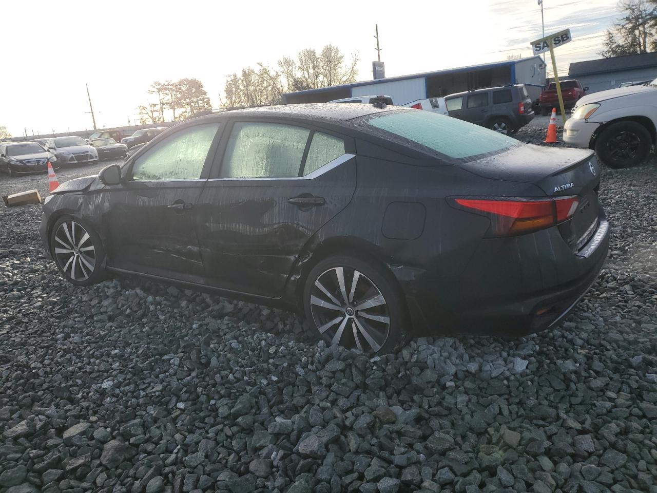 2021 Nissan Altima - Image 2