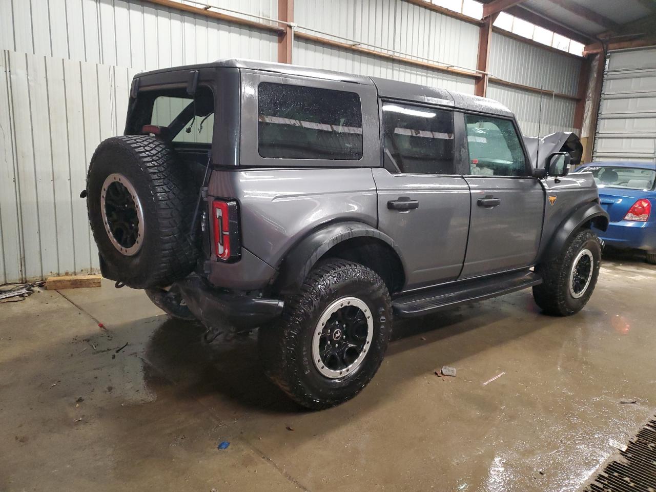 2023 Ford Bronco - Image 3