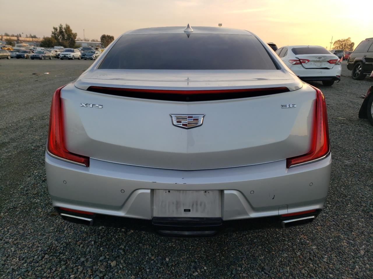 VIN 2G61M5S3XJ9155677 2018 CADILLAC XTS no.6