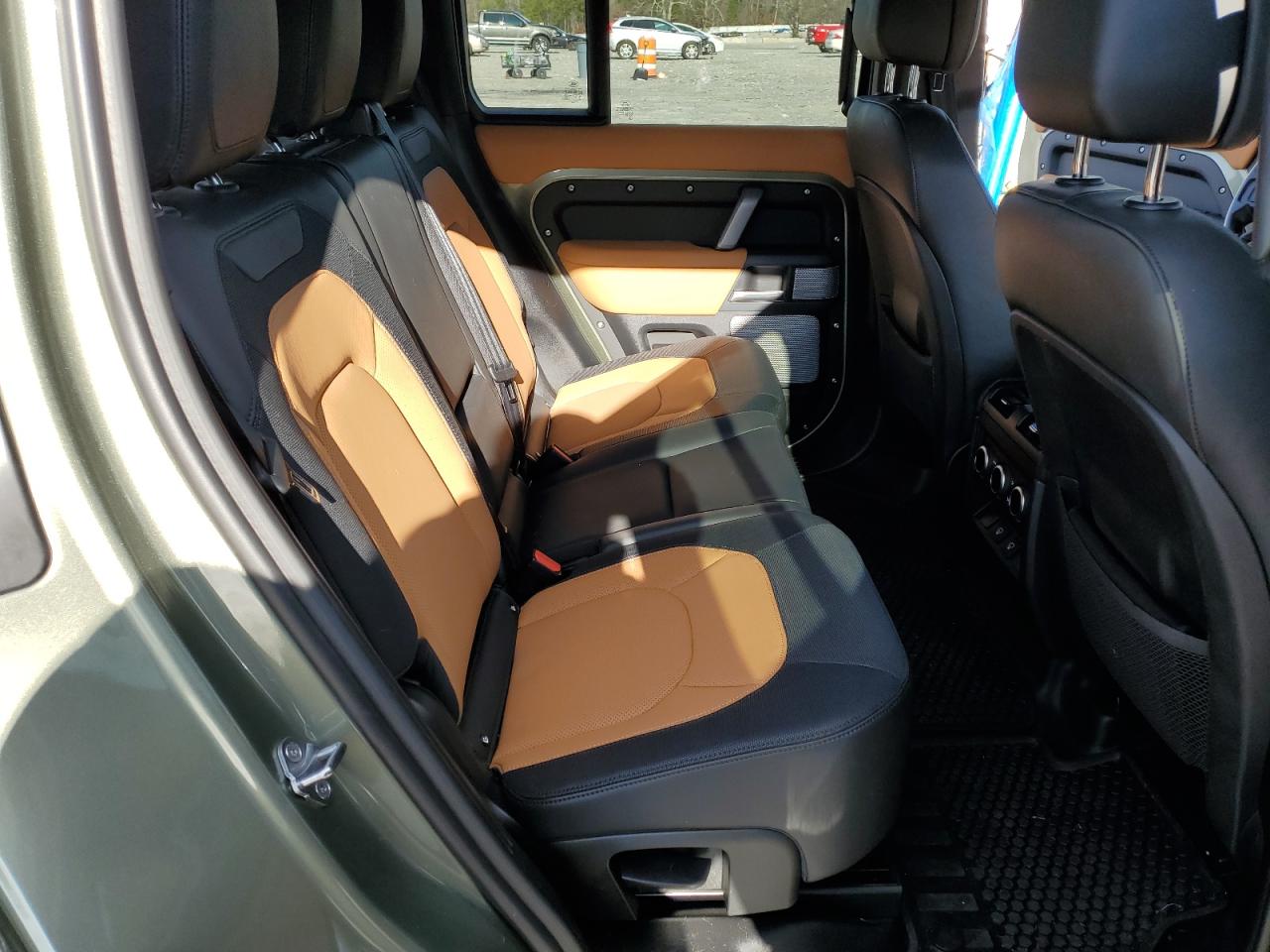 2024 Land Rover Defender - Image 11