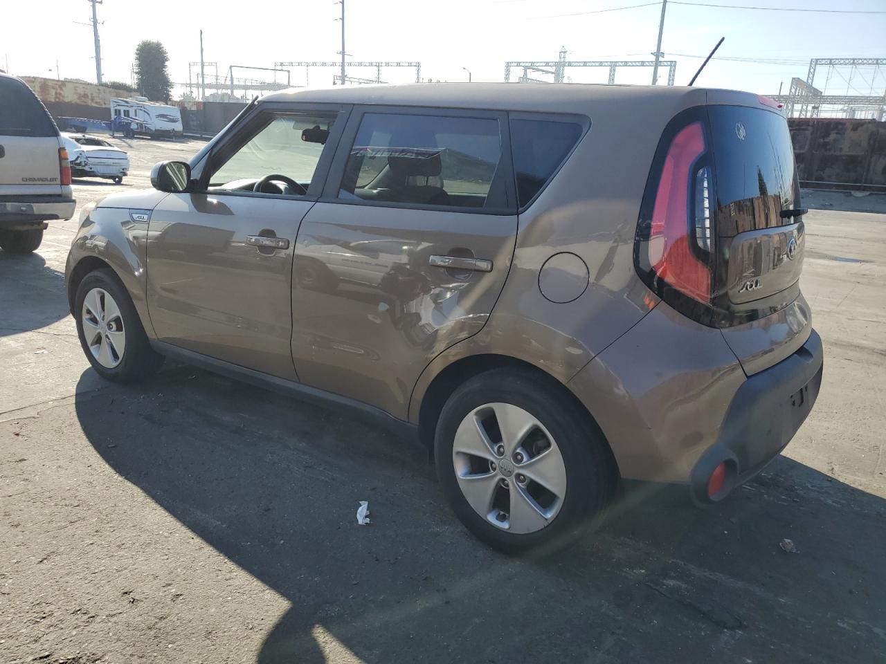 VIN KNDJN2A29G7318959 2016 KIA SOUL no.2