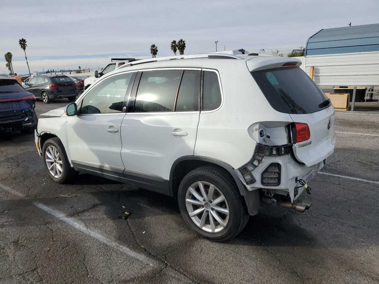 VIN WVGRV7AX3HW502762 2017 VOLKSWAGEN TIGUAN no.2