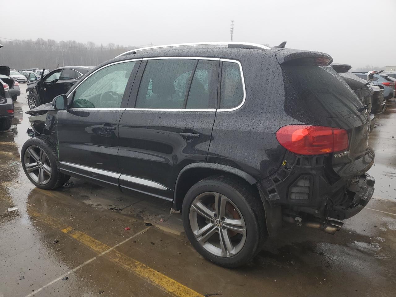 VIN WVGUV7AX0HK041280 2017 VOLKSWAGEN TIGUAN no.2