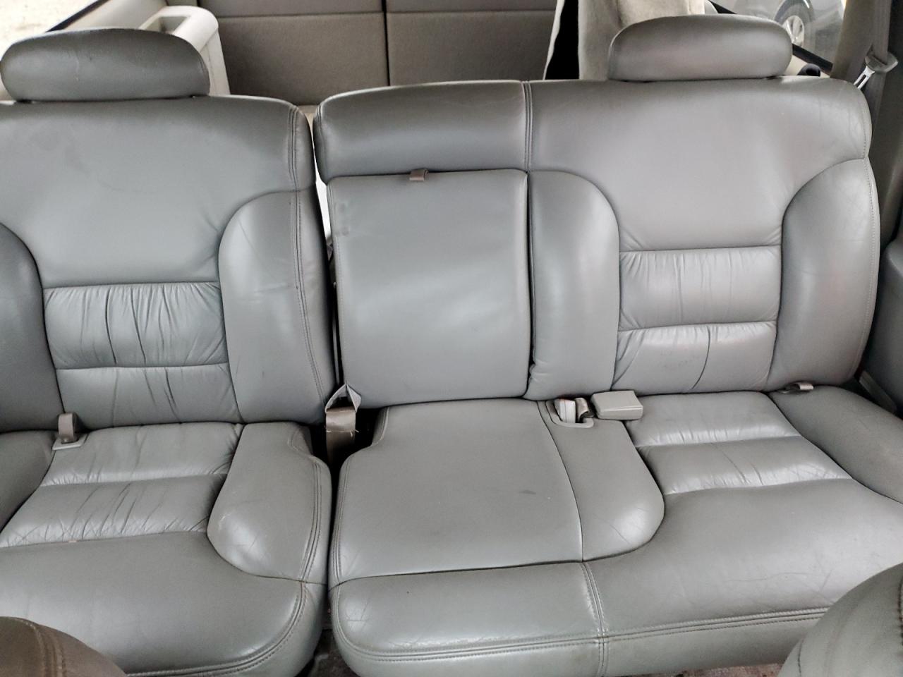 1996 Chevrolet Suburban - Image 10