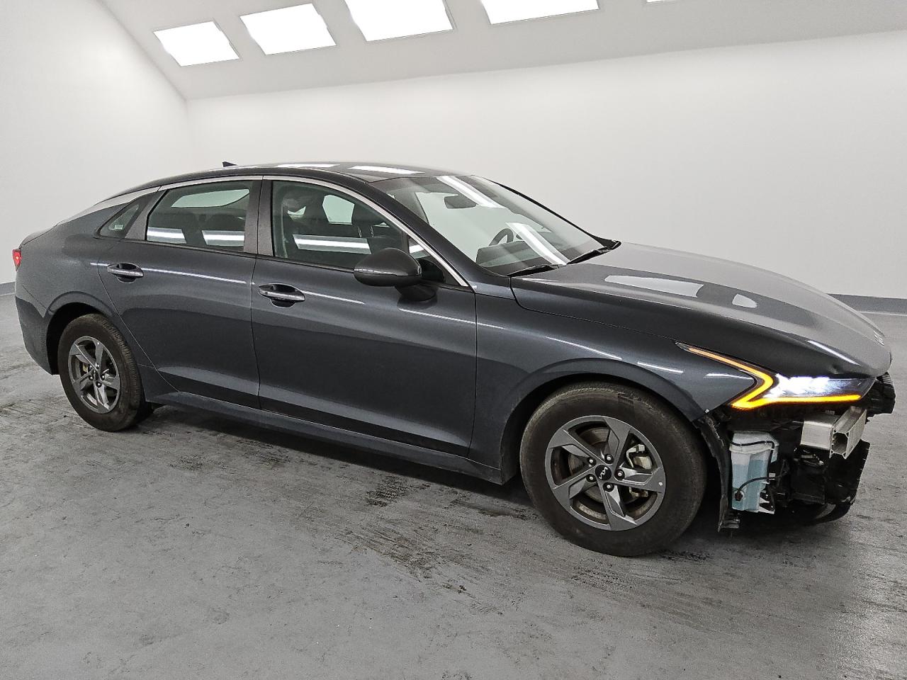 2023 Kia K5 - Image 4