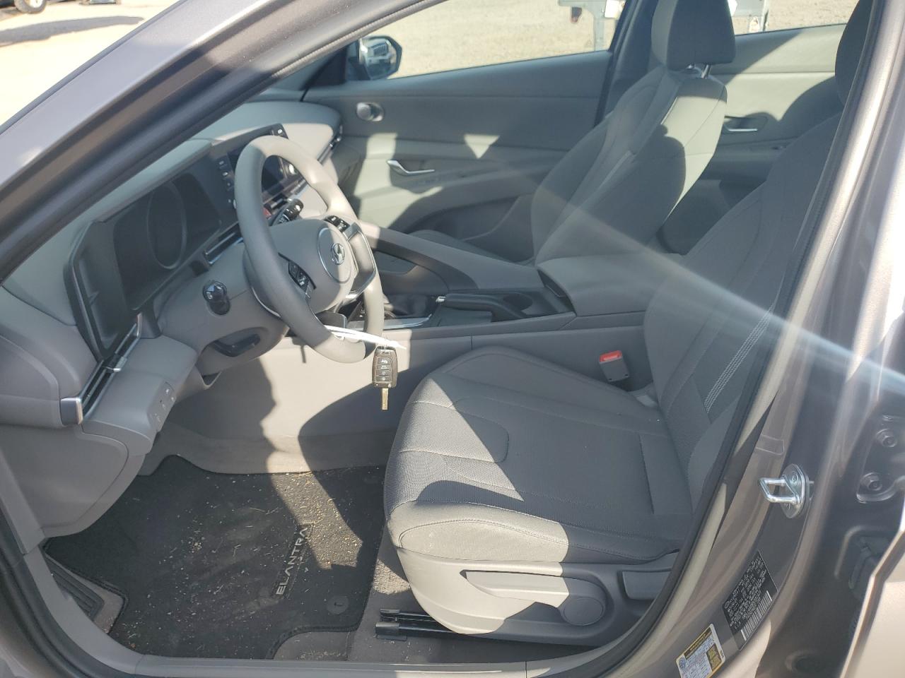 2023 Hyundai Elantra - Image 7