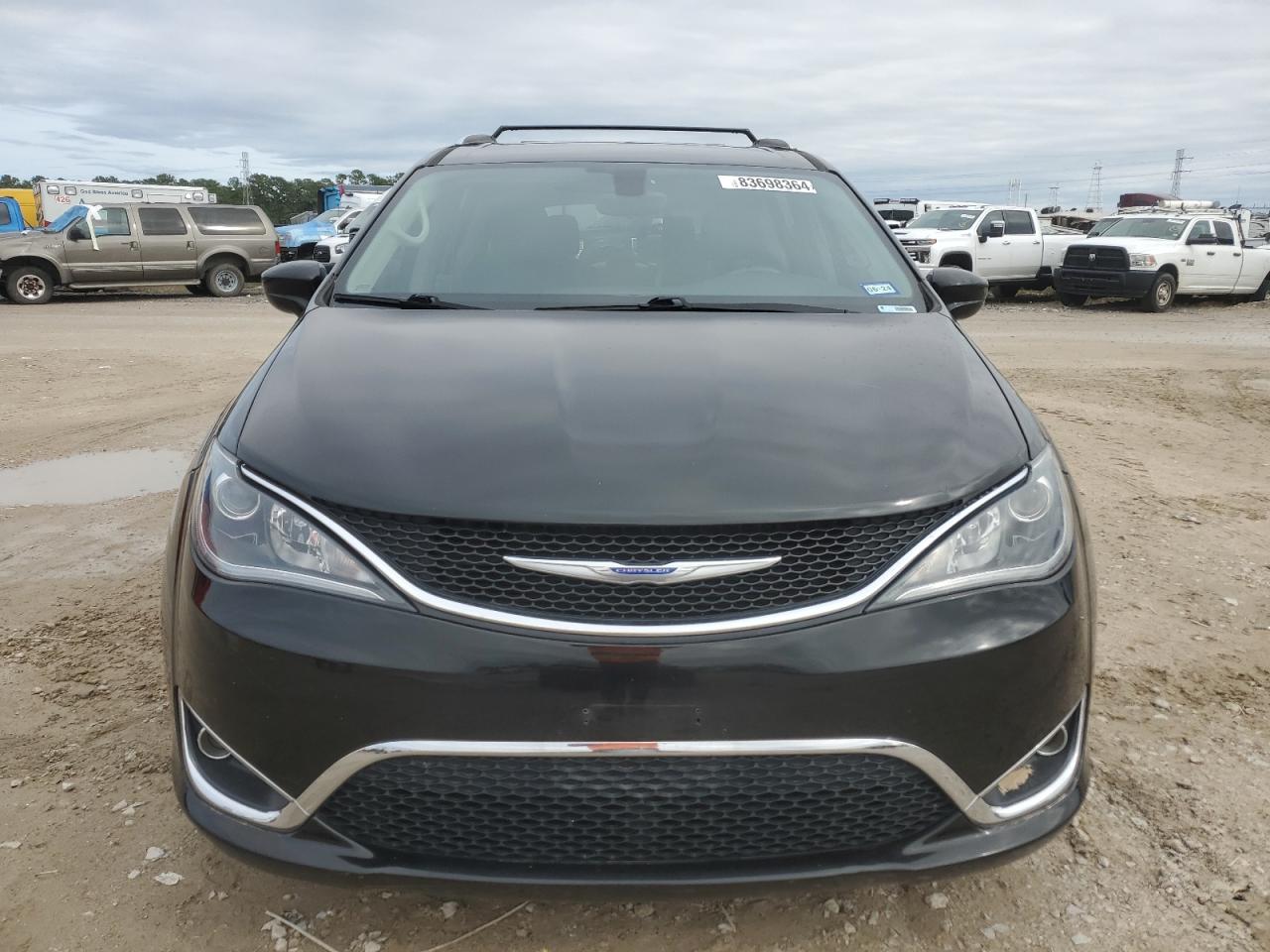 2018 Chrysler Pacifica - Image 5