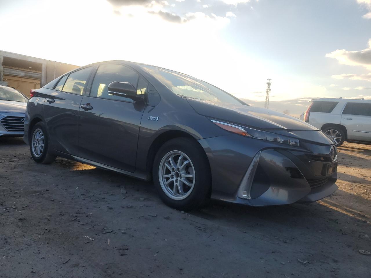 VIN JTDKARFP9J3097925 2018 TOYOTA PRIUS no.4