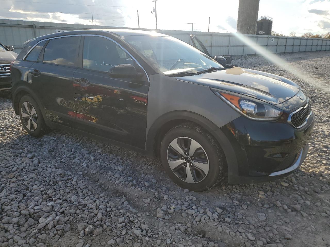 VIN KNDCB3LC1H5055599 2017 KIA NIRO no.4