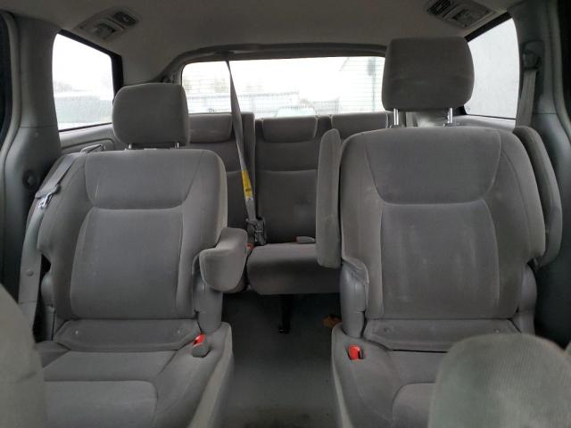 2005 TOYOTA SIENNA LE