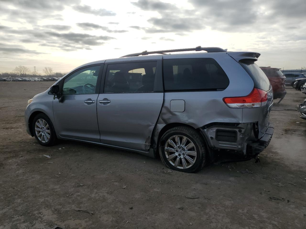 2011 Toyota Sienna - Image 2