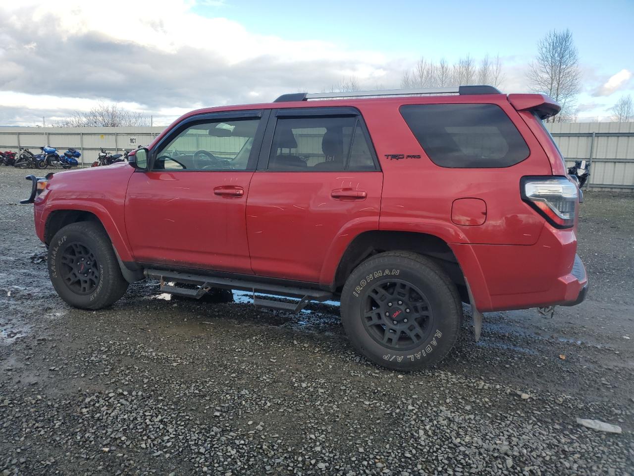 VIN JTEBU5JR2H5479944 2017 TOYOTA 4RUNNER no.2