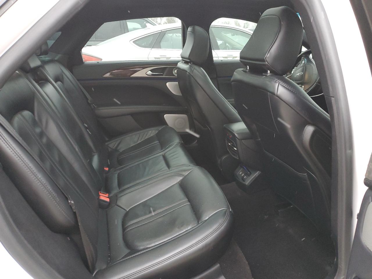 2020 Lincoln MKZ - Image 10