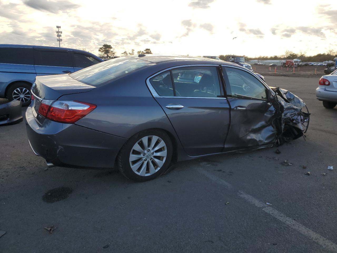 VIN 1HGCR3F89FA032693 2015 HONDA ACCORD no.3