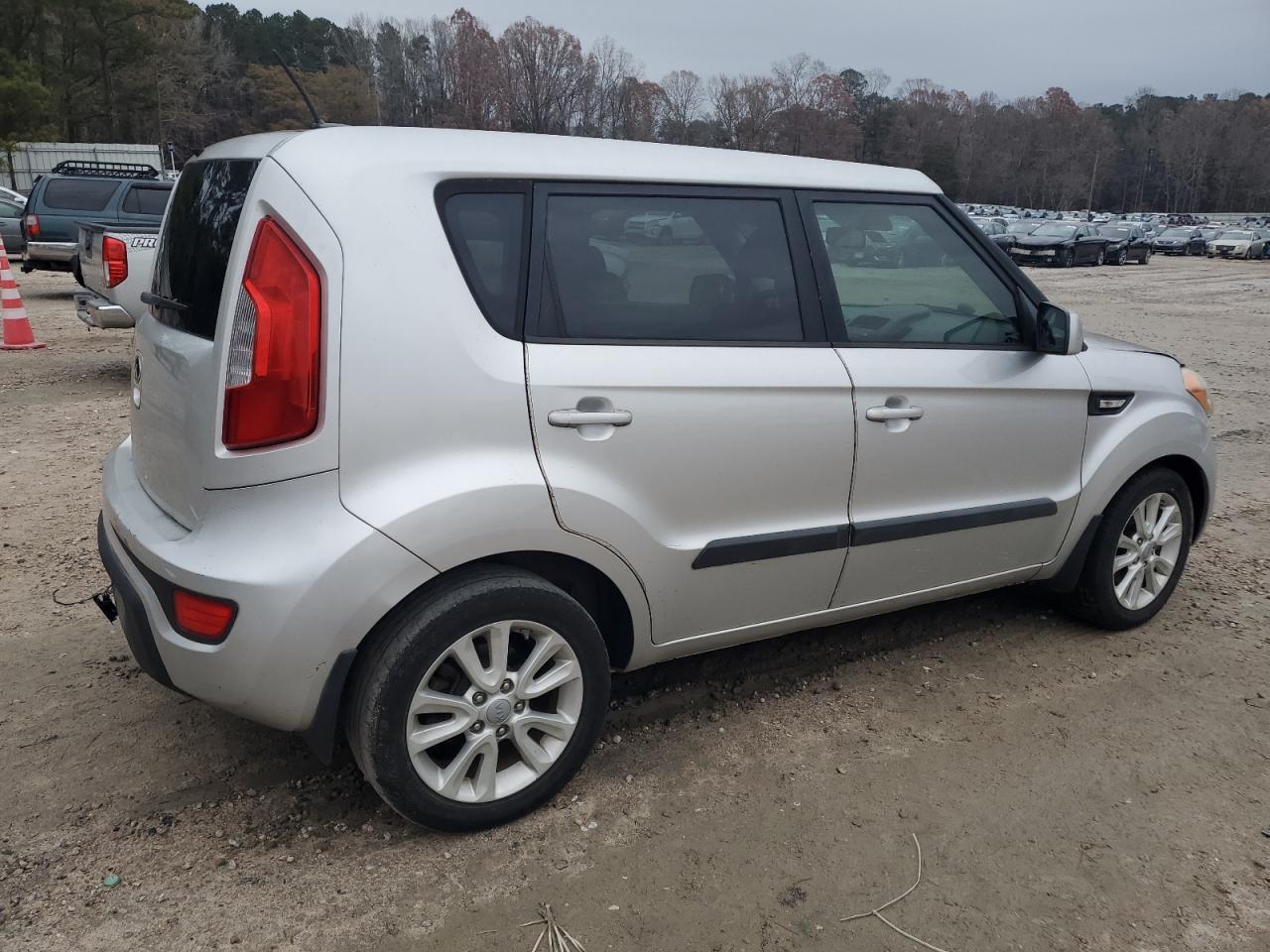 VIN KNDJT2A58D7639774 2013 KIA SOUL no.3