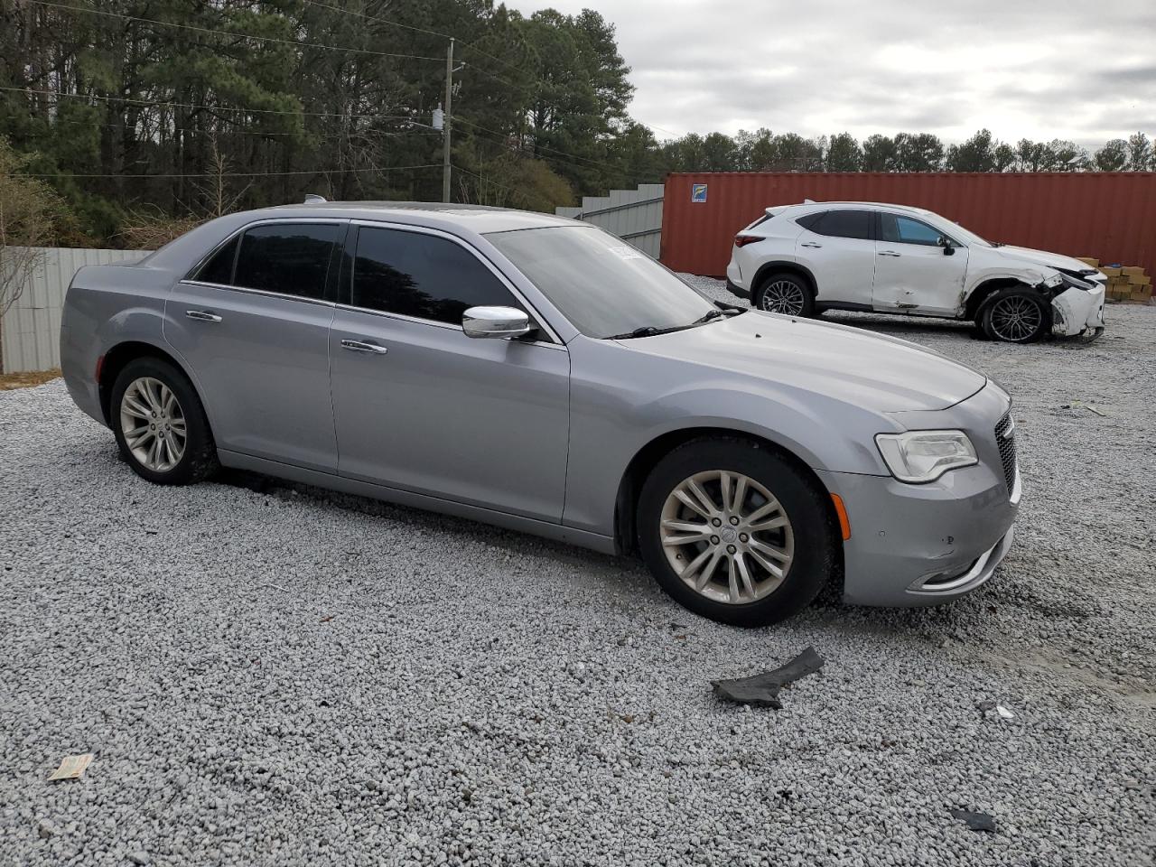 VIN 2C3CCAET0HH511734 2017 CHRYSLER 300 no.4