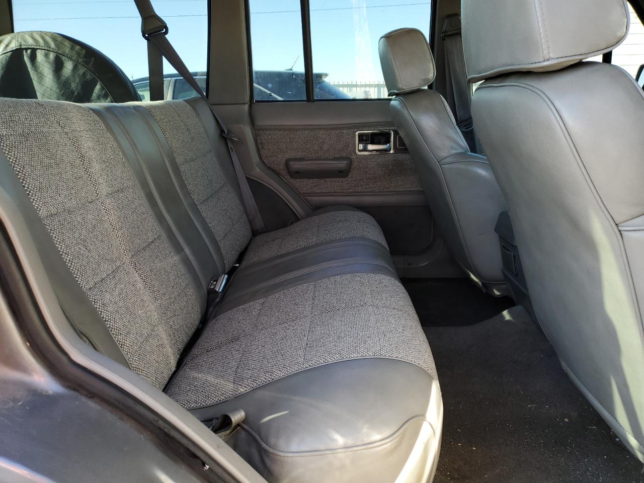1992 Jeep Grand Cherokee - Image 11