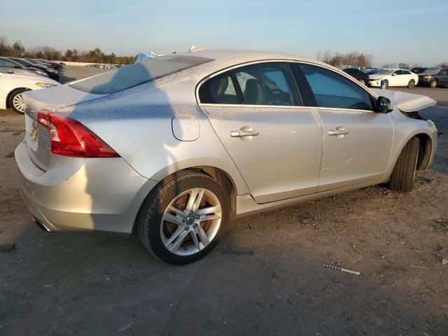 Sedans VOLVO S60 2014 Srebrny