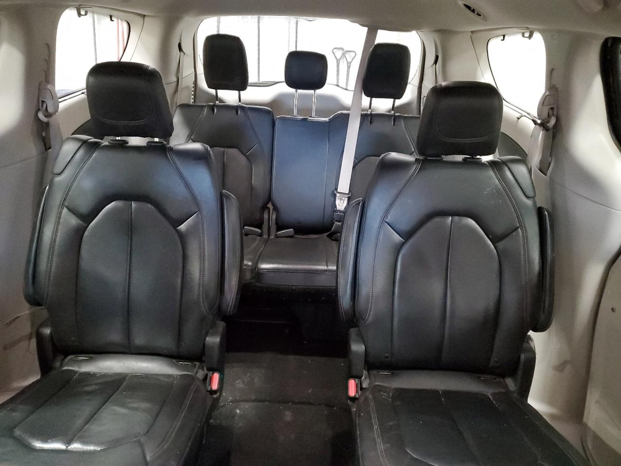 2019 Chrysler Pacifica - Image 10