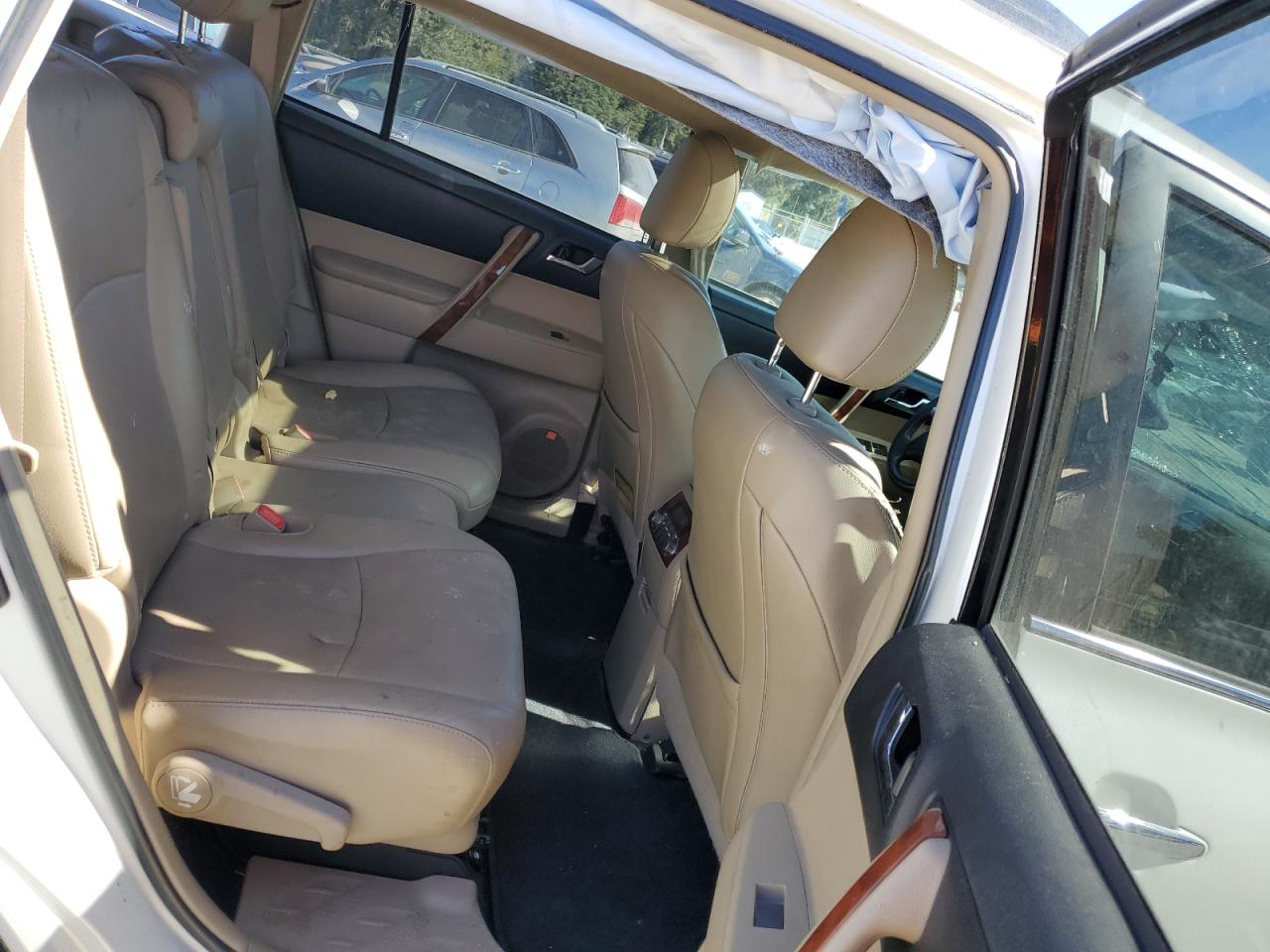 2012 Toyota Highlander - Image 12