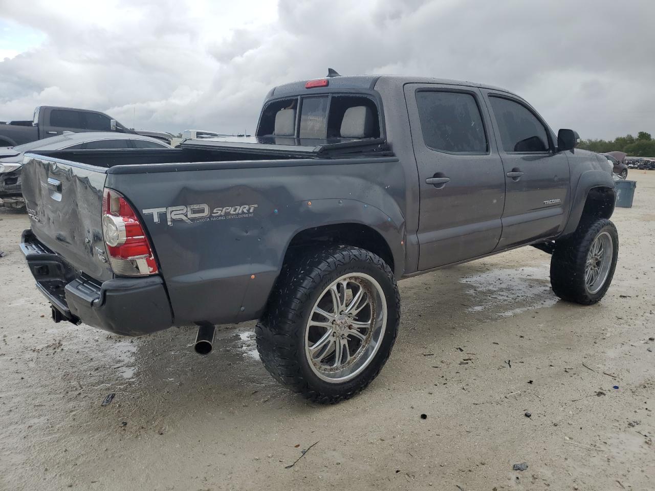 VIN 5TFJU4GNXFX072700 2015 TOYOTA TACOMA no.3