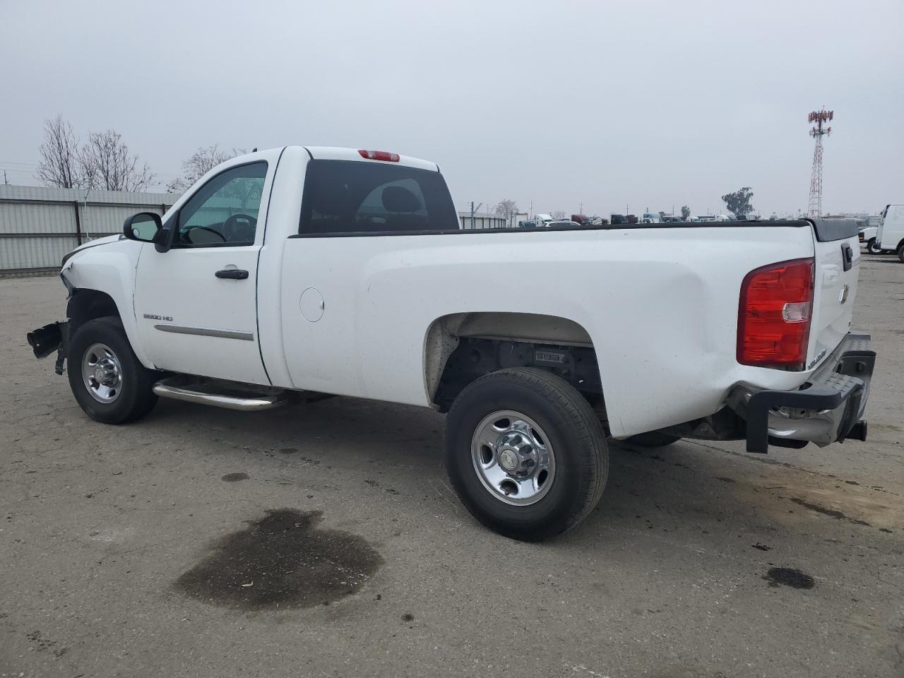 2007 Chevrolet Silverado - Image 2