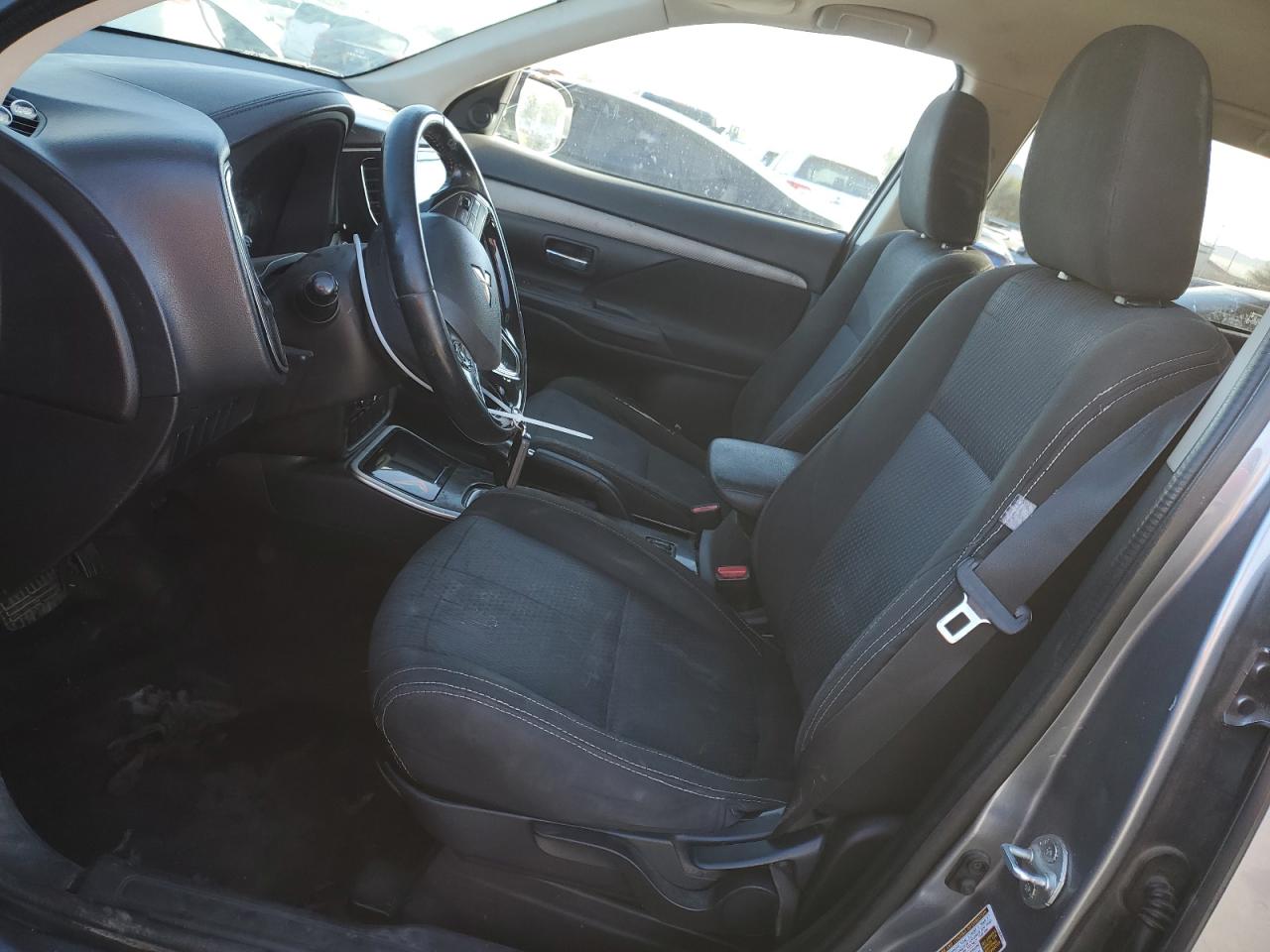 2017 Mitsubishi Outlander - Image 7