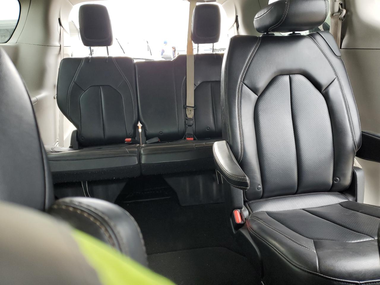 2020 Chrysler Voyager - Image 10