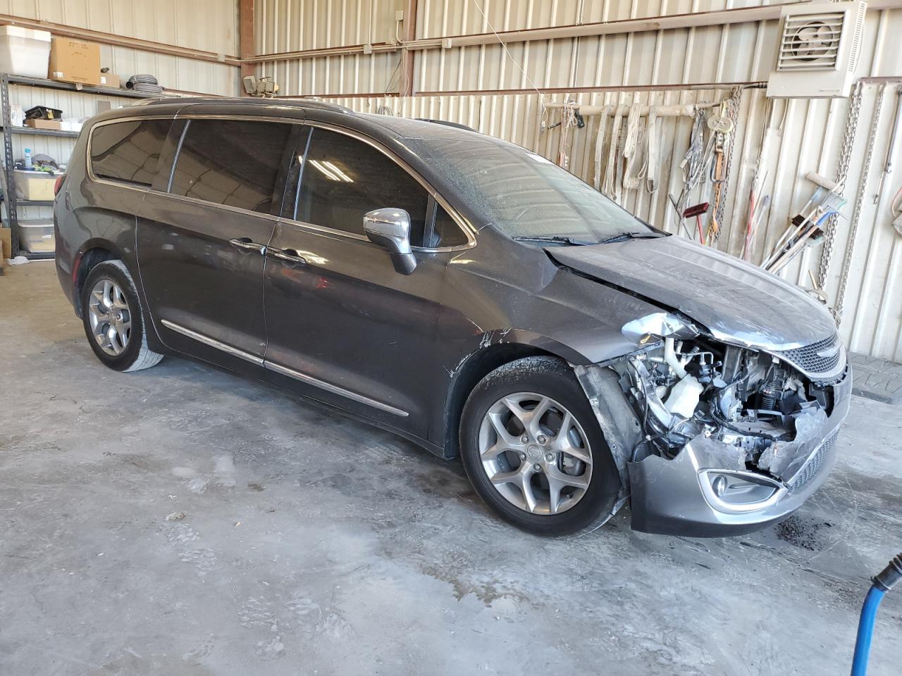 2018 Chrysler Pacifica - Image 4