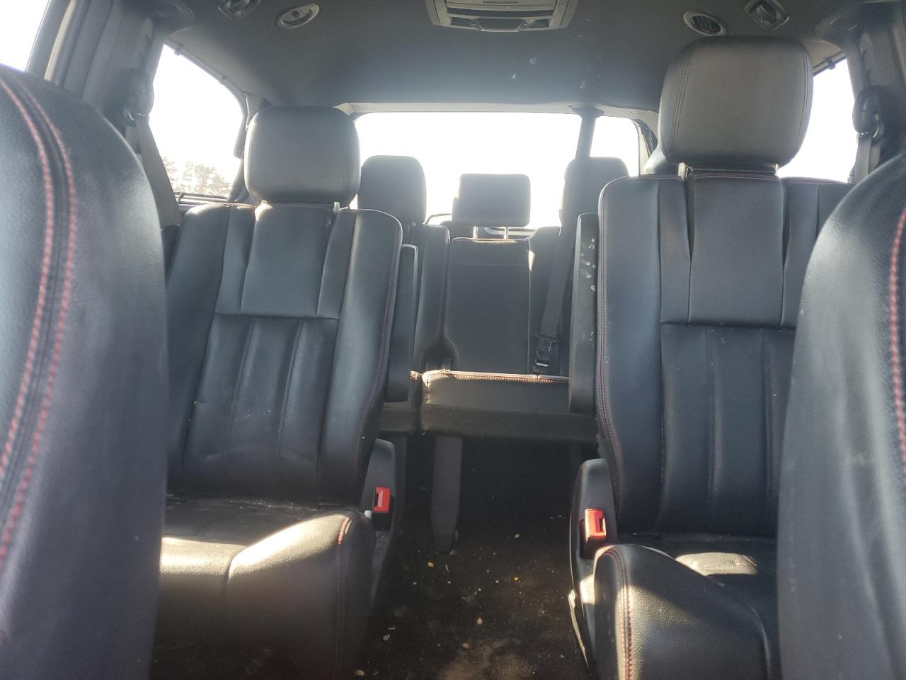 2017 Dodge Caravan - Image 10