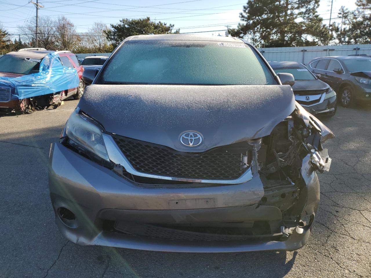 VIN 5TDXK3DC5GS733733 2016 TOYOTA SIENNA no.5